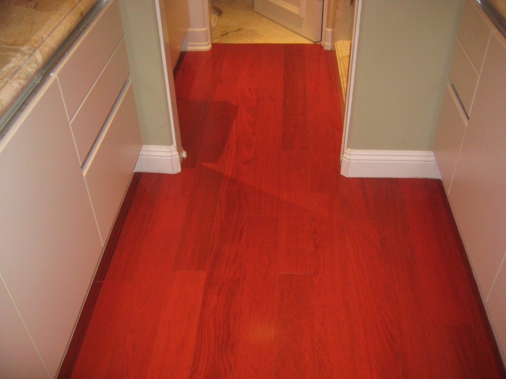 Hardwood floor with sound professional installation in Los Angeles